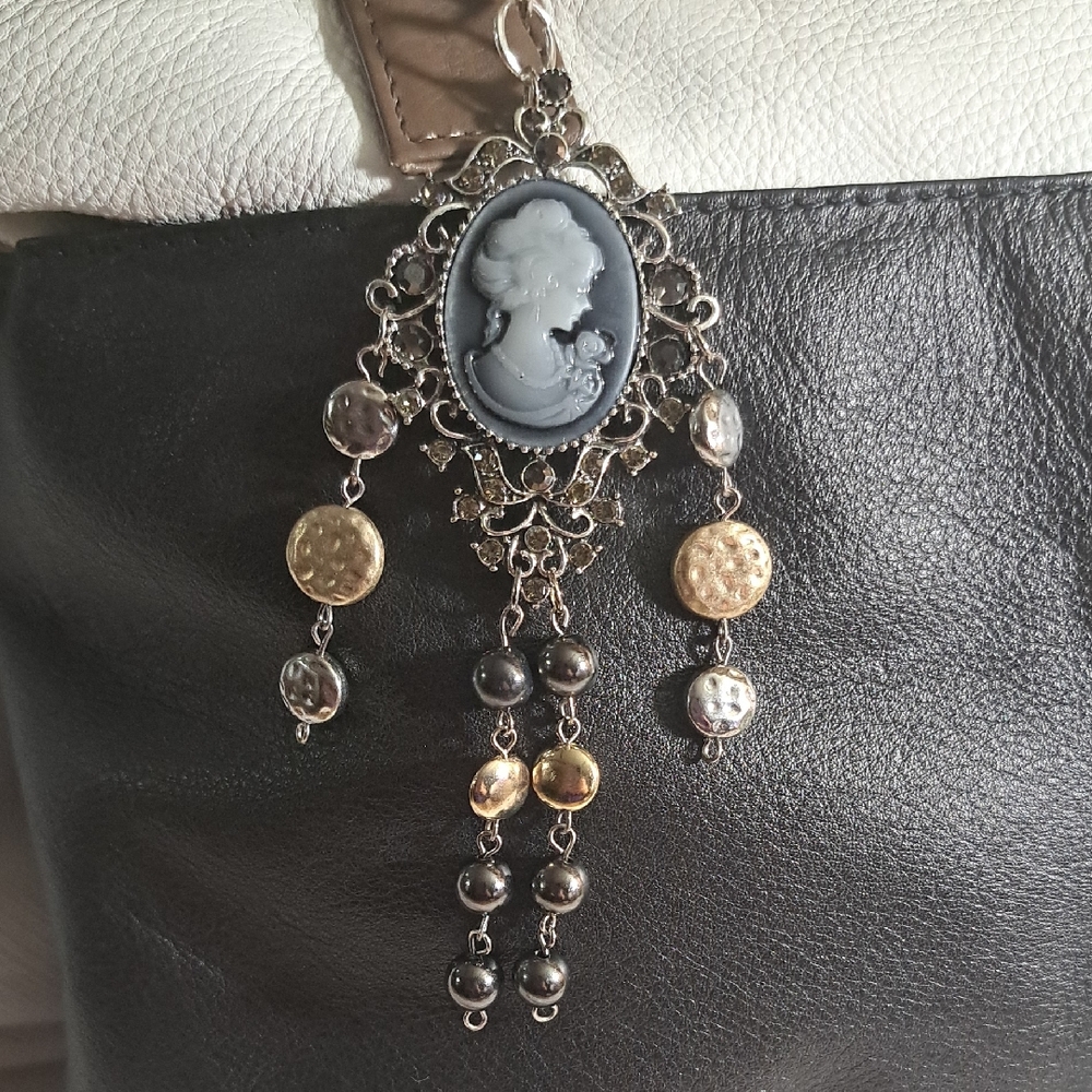 Hand Crafted Elegant Cameo Pendant Bag Jewelry Gold Silver Accents